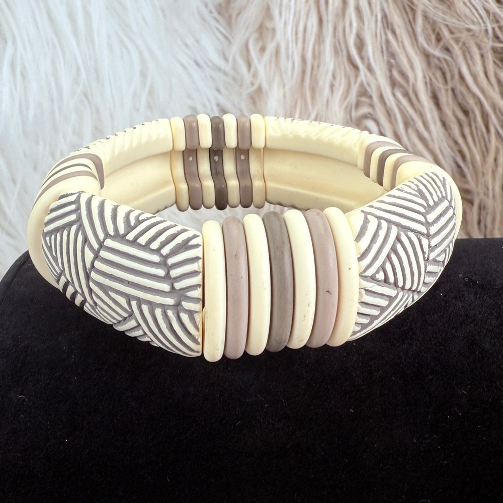 Beautiful, Bohemian, island beachy, chic stretch bracelet - Picture 9 of 9